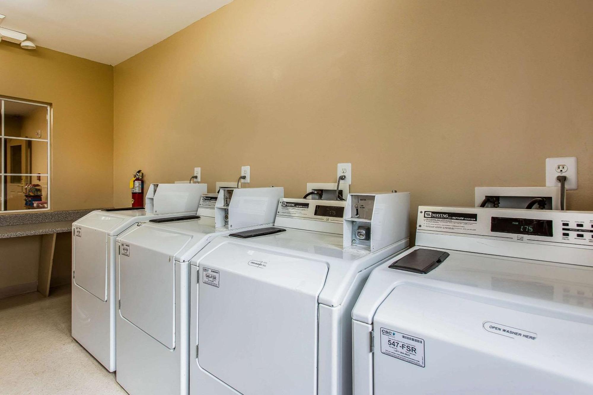 Suburban Studios Near University Of North Carolina-Charlotte Ngoại thất bức ảnh